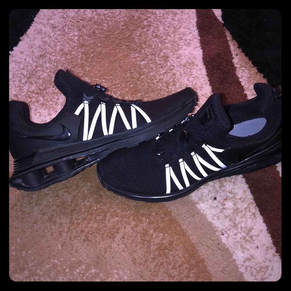 Nike Shox Gravity Triple Black Sneaker        (MT)